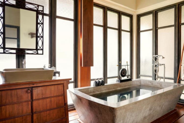 Spa treatment room and bath
